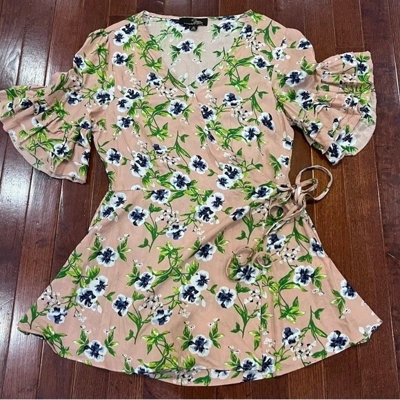 Suzanne Betro pink blush floral wrap top size medium - Picture 2 of 7